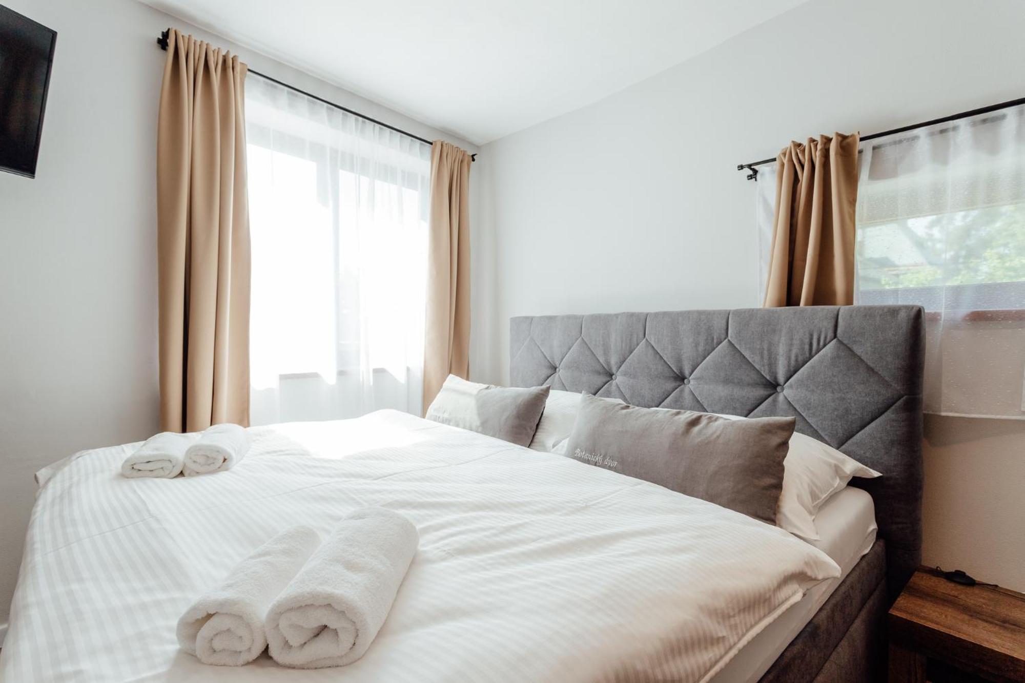Botanicky Dvor Aparthotel Banská Štiavnica Buitenkant foto